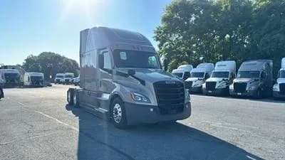 2023 Freightliner Cascadia - Sleeper