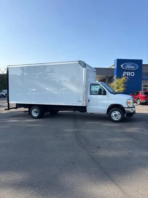 2027 Ford E-450 - Box