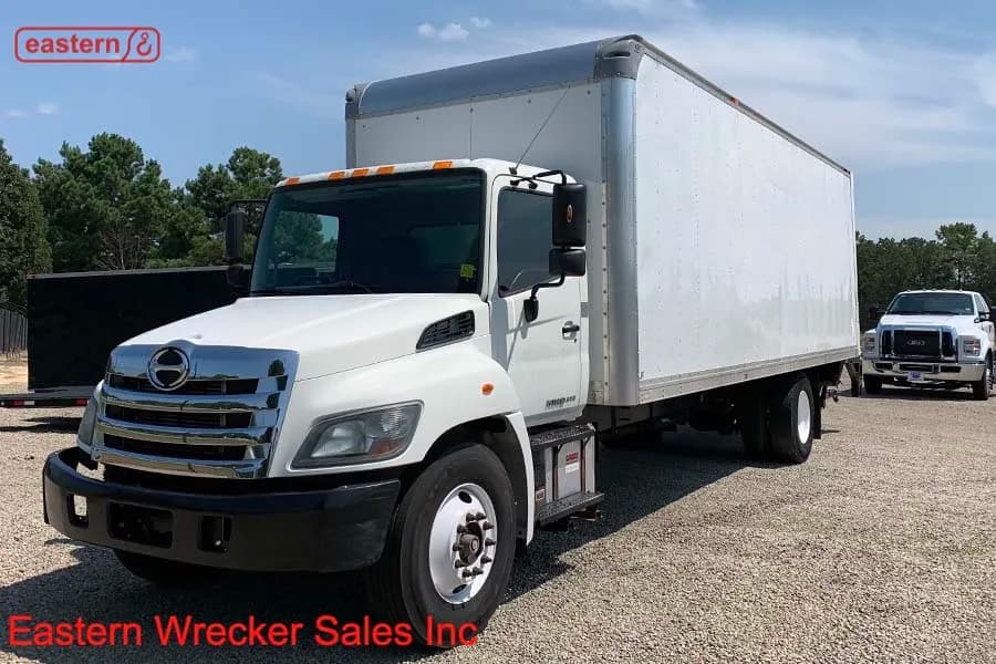2015 Hino 268 with 26ft Supreme - Box