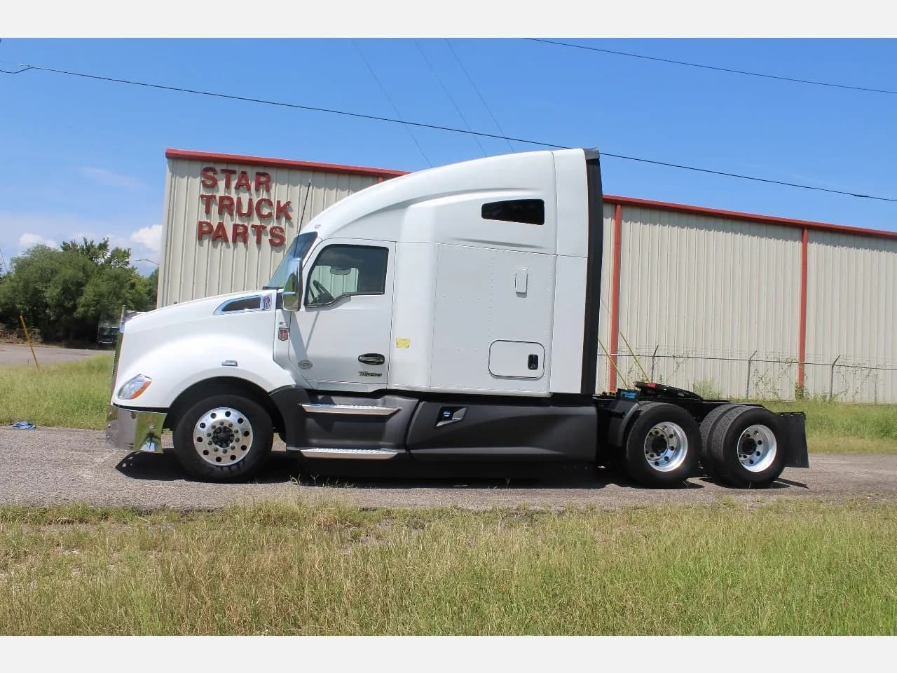 2022 Kenworth T680 - Sleeper
