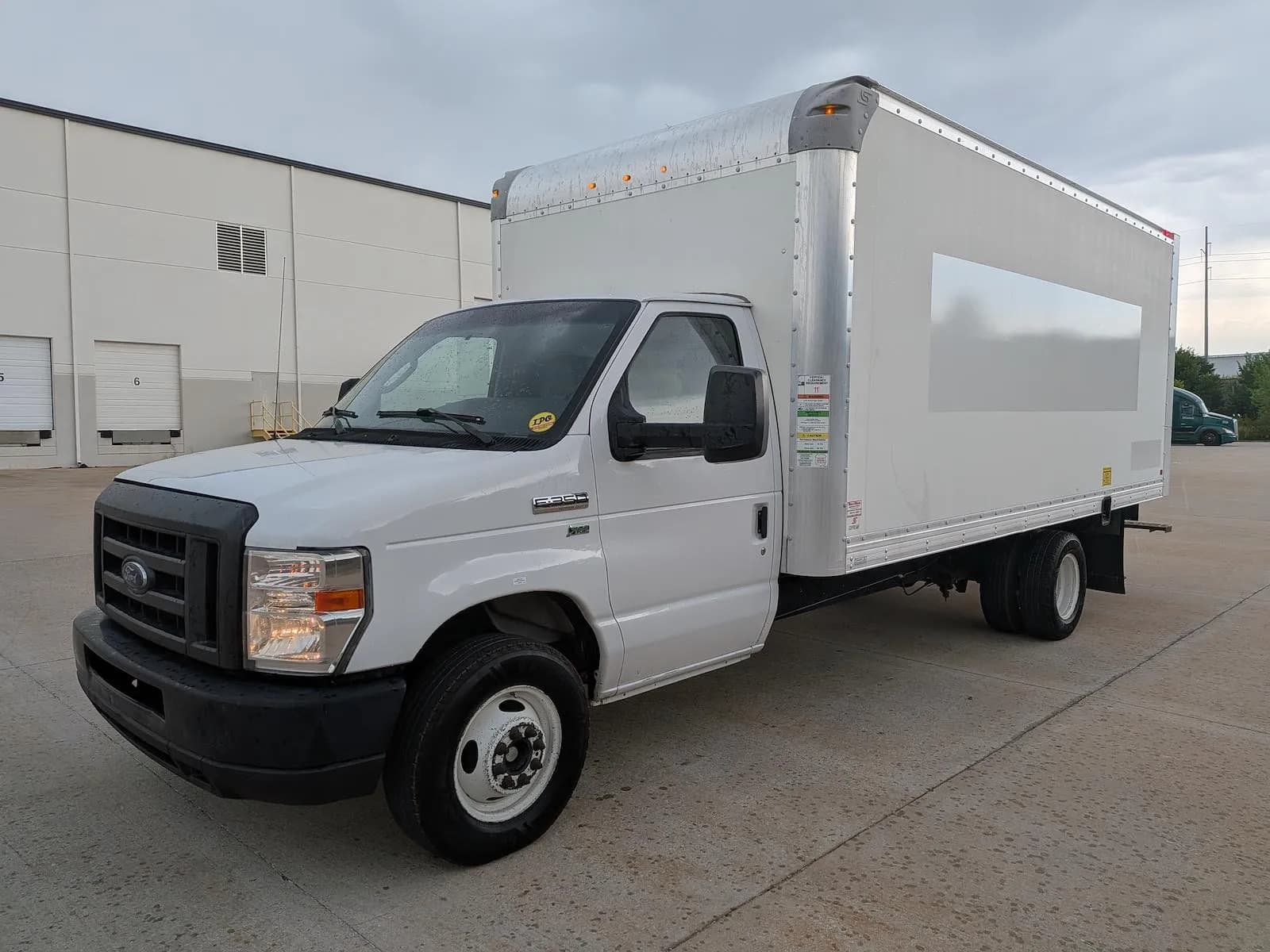 2012 Ford E-350 16' - Box