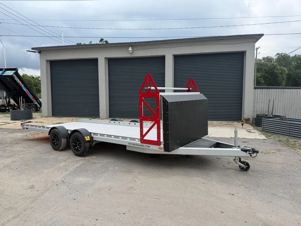 2026 Futura 7 x 20 Remolque de automóviles de aluminio con sistema de bajada 7k