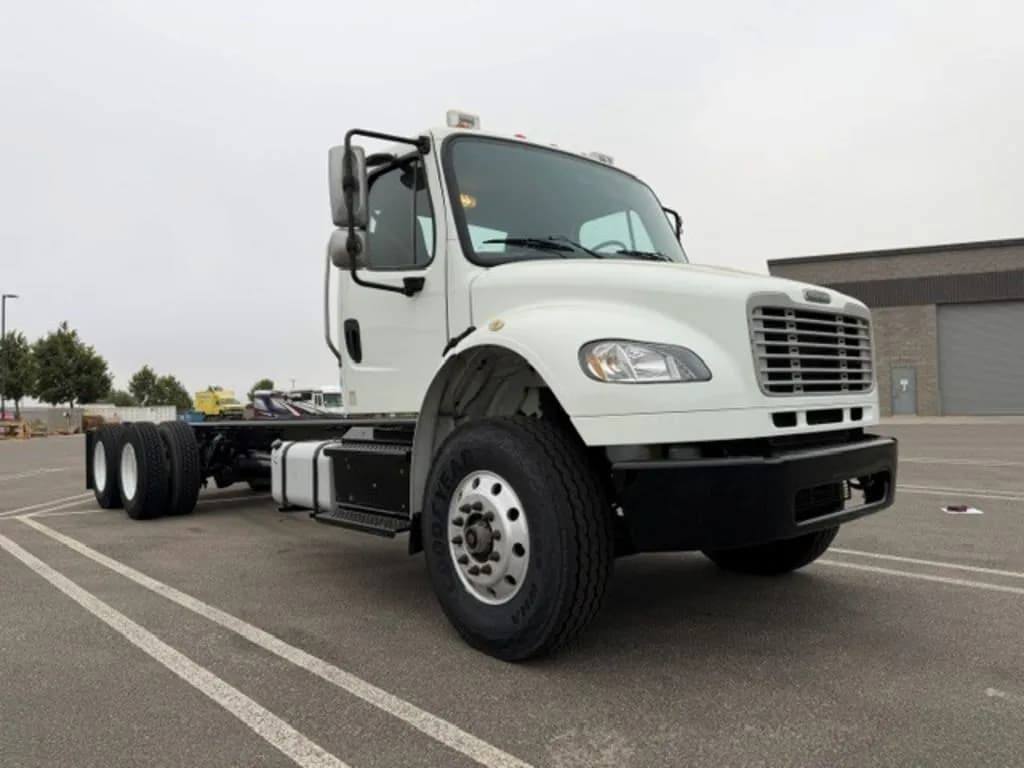 2020 Freightliner M2-106
