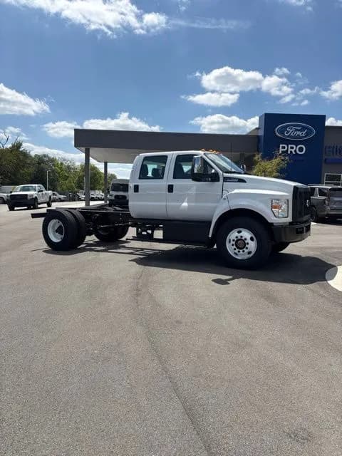 2027 Ford F-750 Crew Cab - Chassis