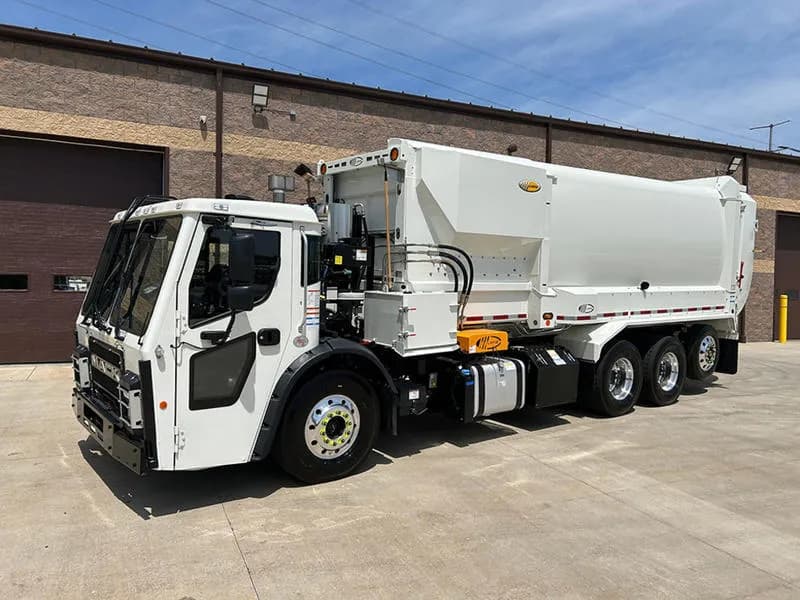2026 Mack Trucks LR64R - Garbage