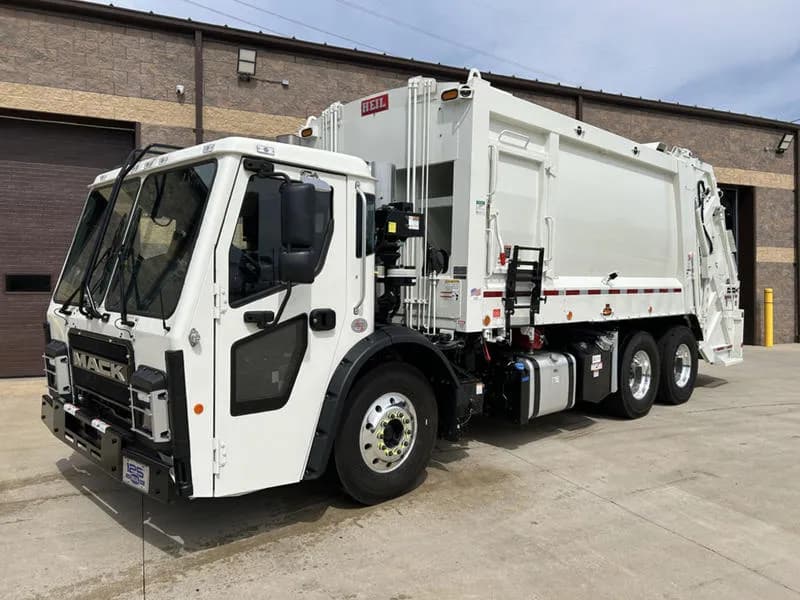 2026 Mack Trucks LR64R - Garbage