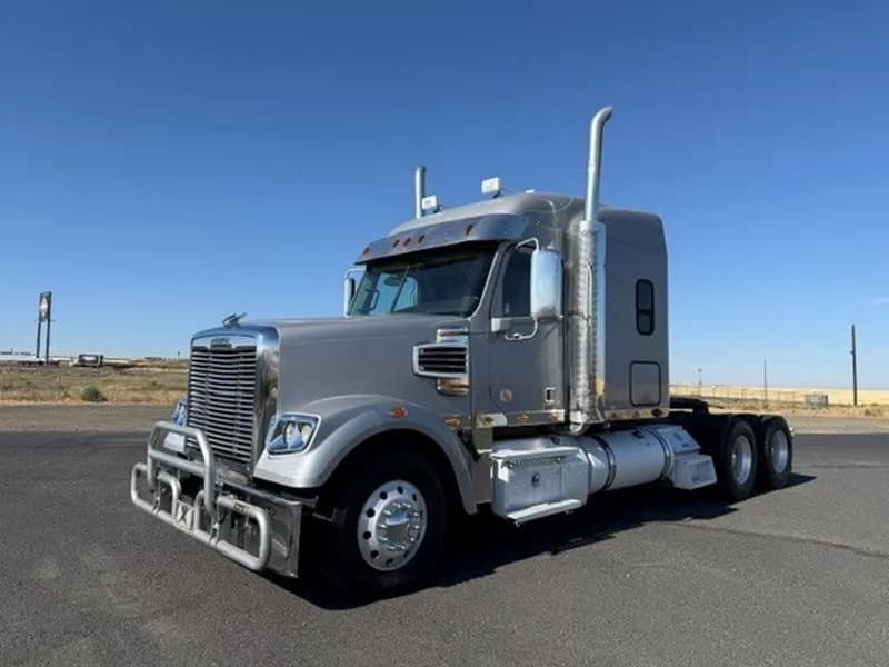 2020 Freightliner 122SD - Sleeper