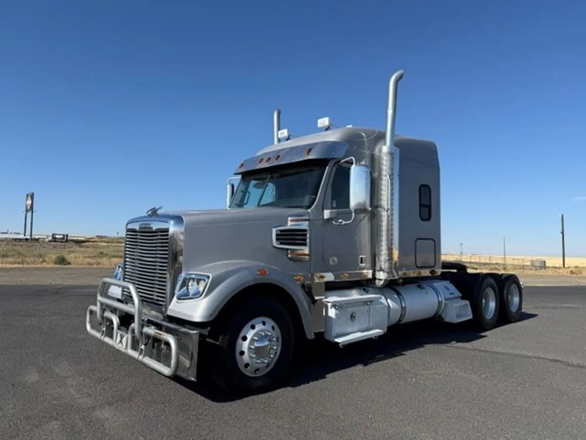 2020 Freightliner 122SD - Sleeper