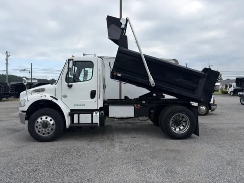 2019 Freightliner M2 106