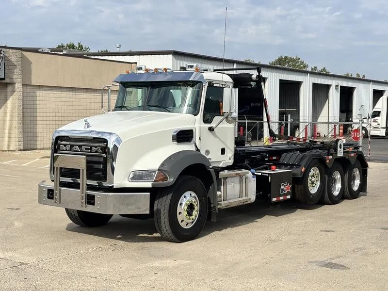 2027 Mack Trucks GR64F