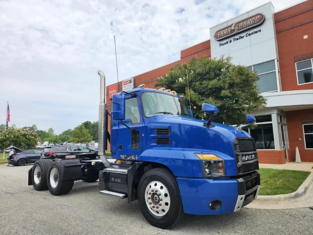 2020 Mack Trucks AN64T - Day Cab