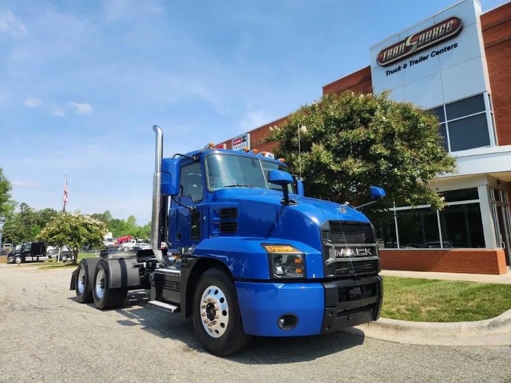 2021 Mack Trucks AN64T - Day Cab