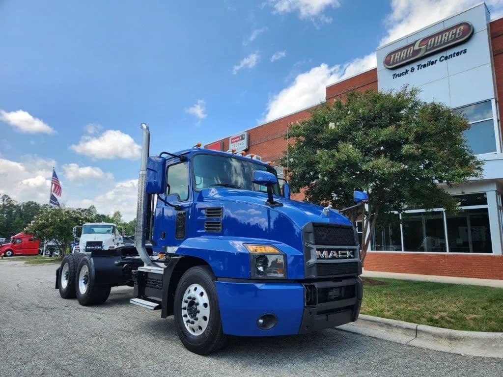 2021 Mack Trucks AN64T - Day Cab