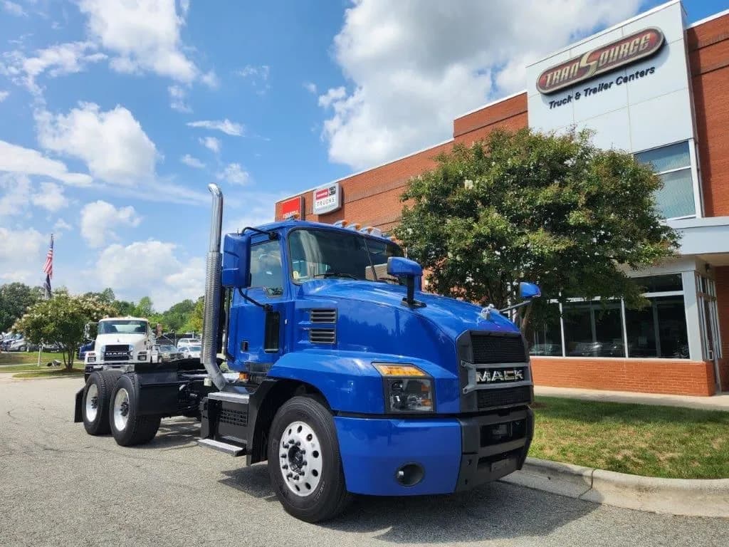 2020 Mack Trucks AN64T - Day Cab