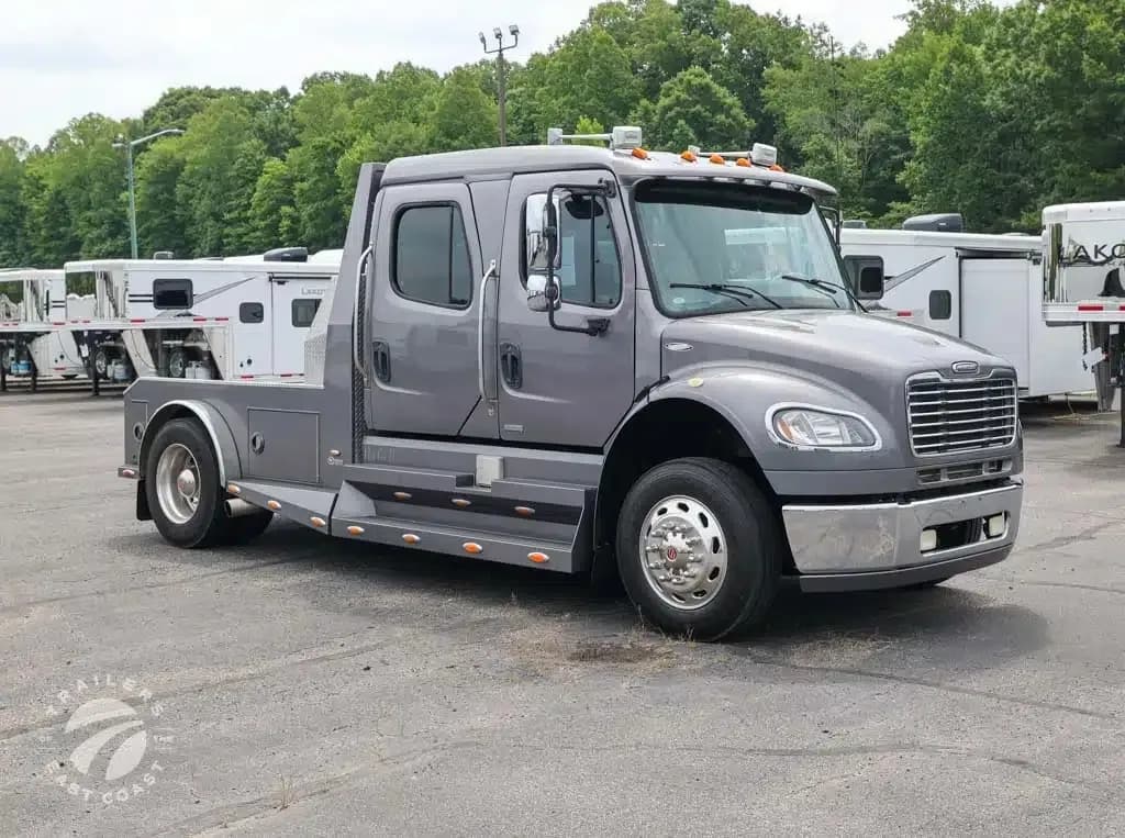 2007 Freightliner M2-106 Sportchassis 330hp - Farm Trucks / Grain Trucks