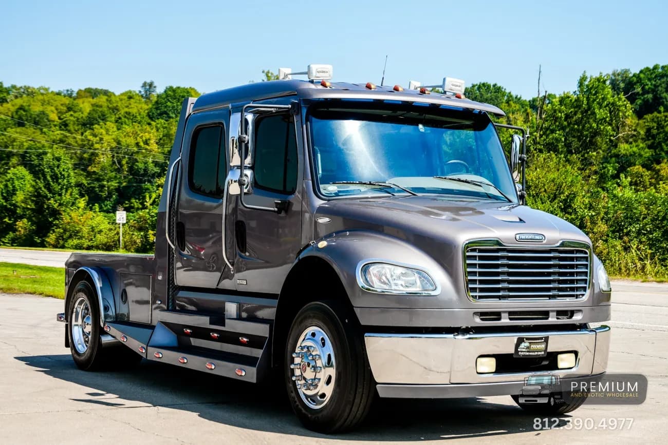 2007 Freightliner M2-106 Sportchassis 330hp - Farm Trucks / Grain Trucks