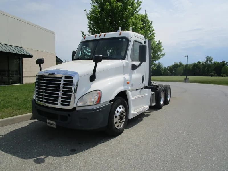 2018 Freightliner Cascadia - Dump