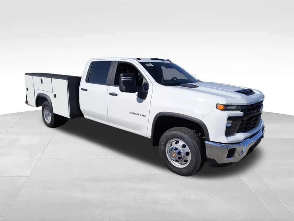 2025 Chevrolet Silverado 3500 Crew Cab - Chassis