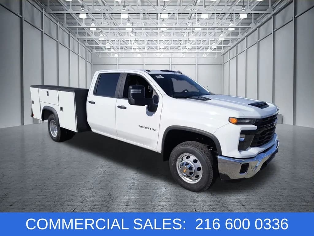 2025 Chevrolet Silverado 3500 Crew Cab - Chassis