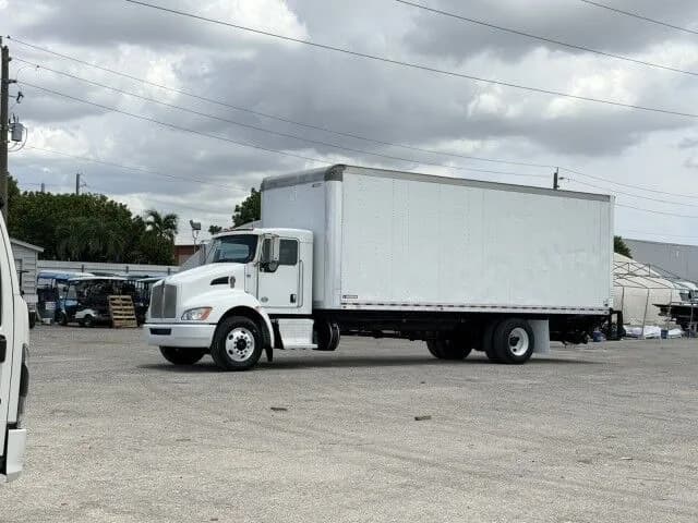 2022 Kenworth T270 - Box