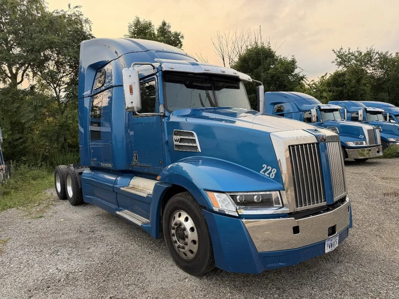 2017 Western Star 5700XE Tandem Axle - Sleeper