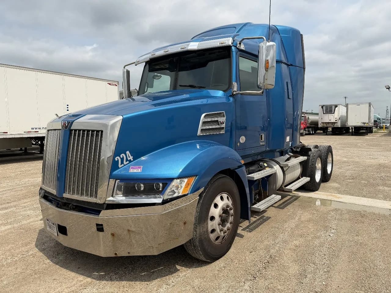 2017 Western Star 5700XE Tandem Axle - Sleeper
