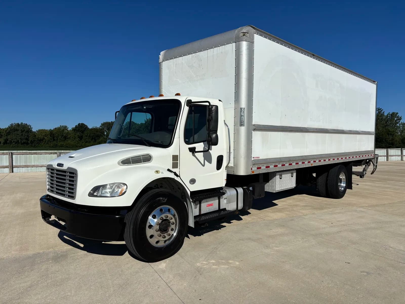 2019 Freightliner Business Class M2 - Box