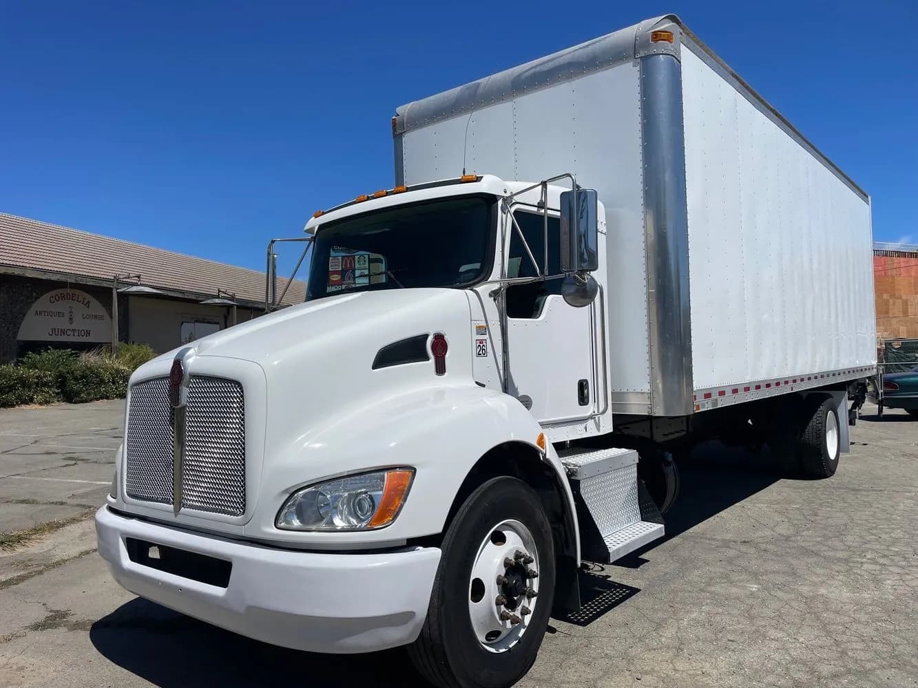 2021 Kenworth T270 - Box