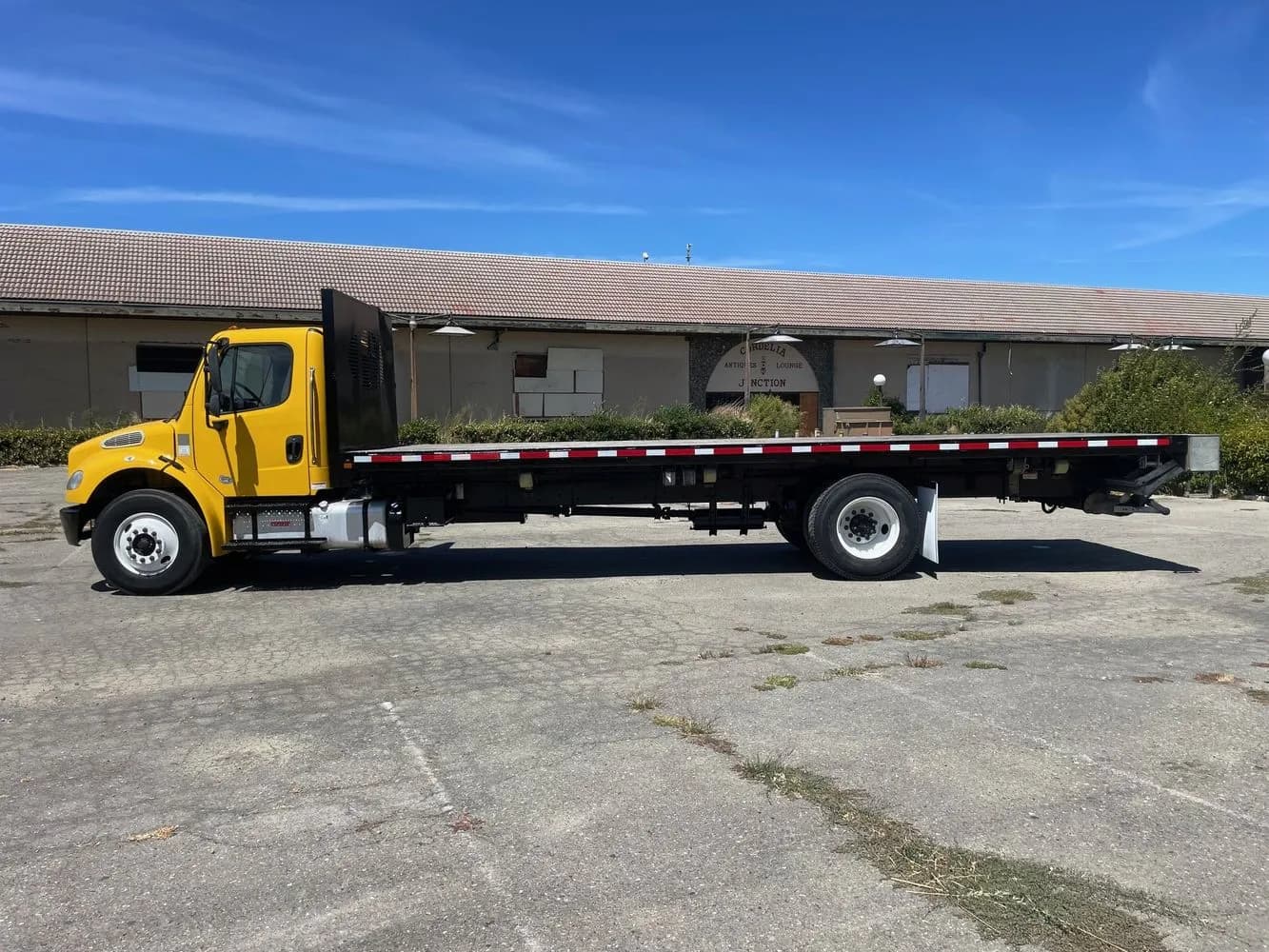 2019 Freightliner M2 106 - Flatbed