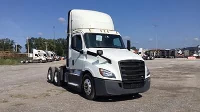 2020 Freightliner Cascadia - Day Cab