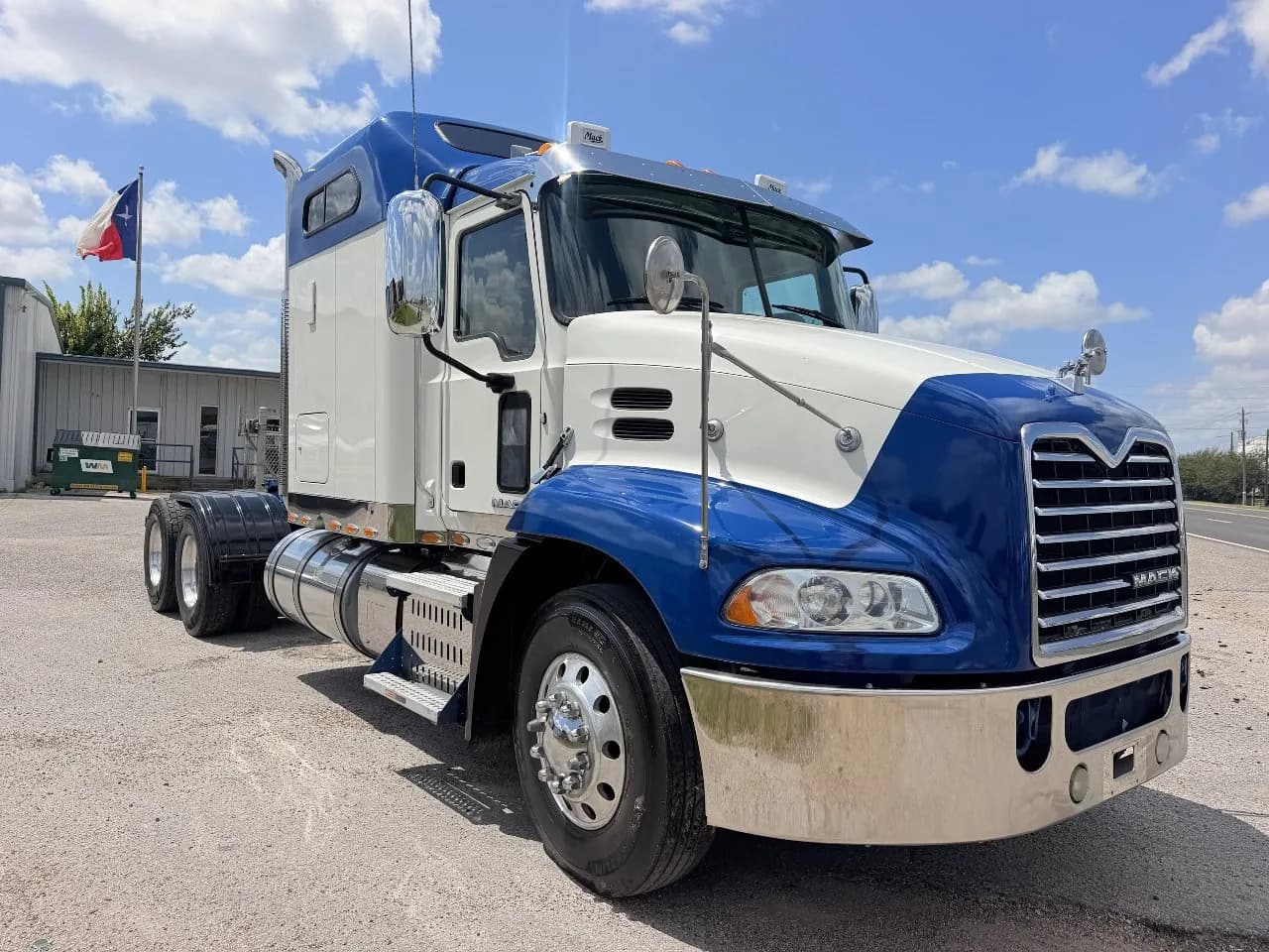 2016 Mack GXU613 - Sleeper
