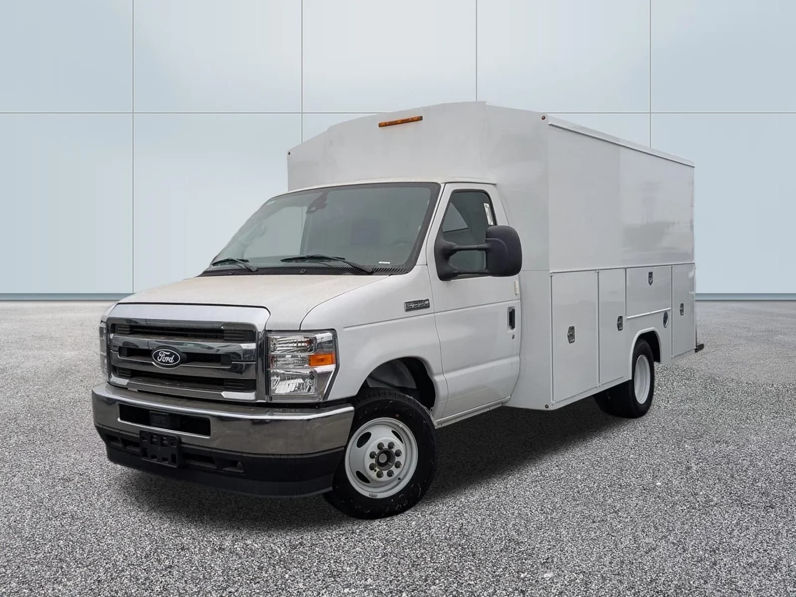 2026 Ford E-350 Cutaway - Box