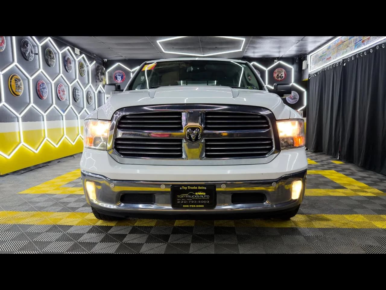 2017 Ram 1500 SLT - Pickup