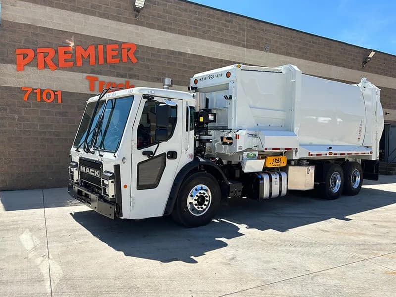 2026 Mack Trucks LR64R - Garbage