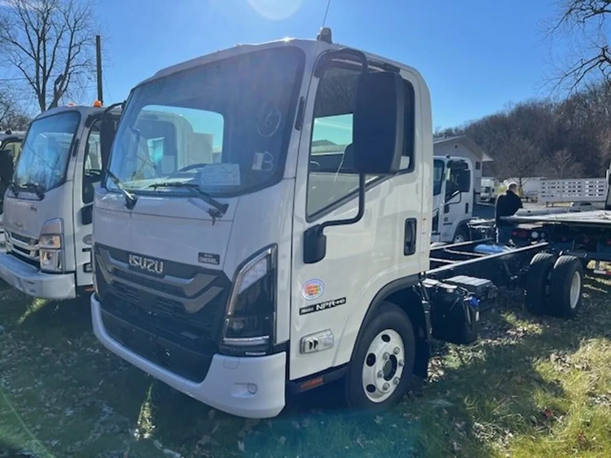 2025 Isuzu NPRHD - Chassis