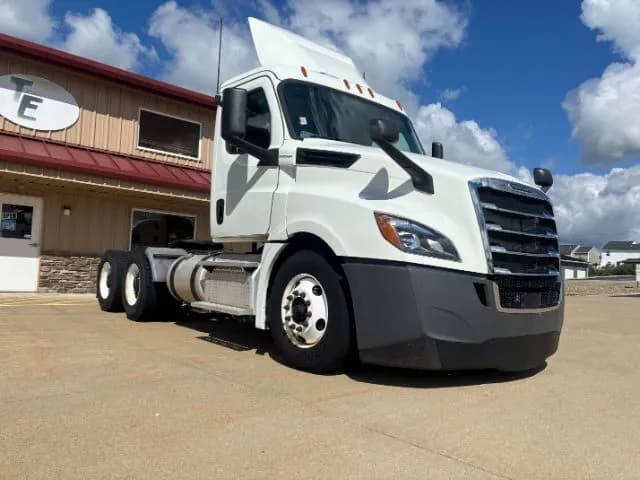 2019 Freightliner New Cascadia 126