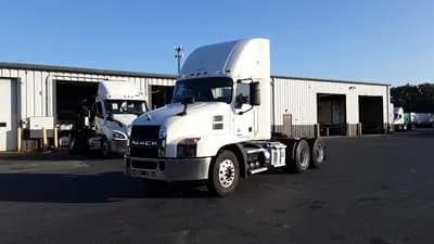 2020 Mack Anthem day cab semi-truck - Day Cab