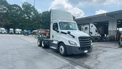 2019 Freightliner Cascadia - Day Cab