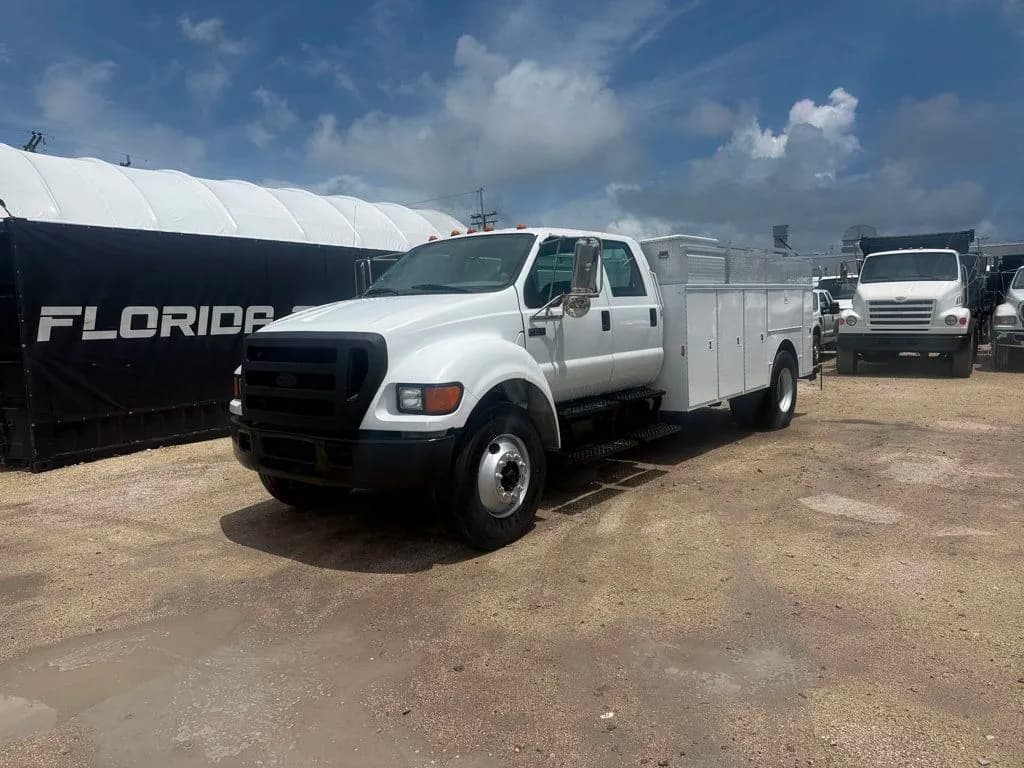 2004 Ford F-750 Crew Cab - Service
