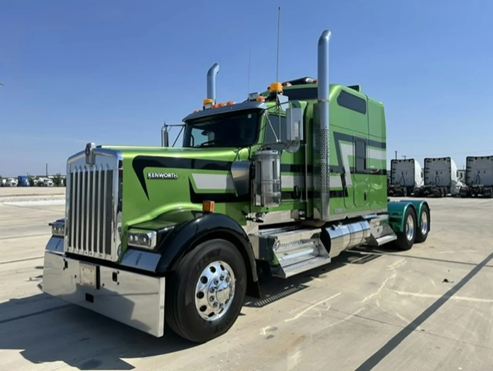 2022 Kenworth W900