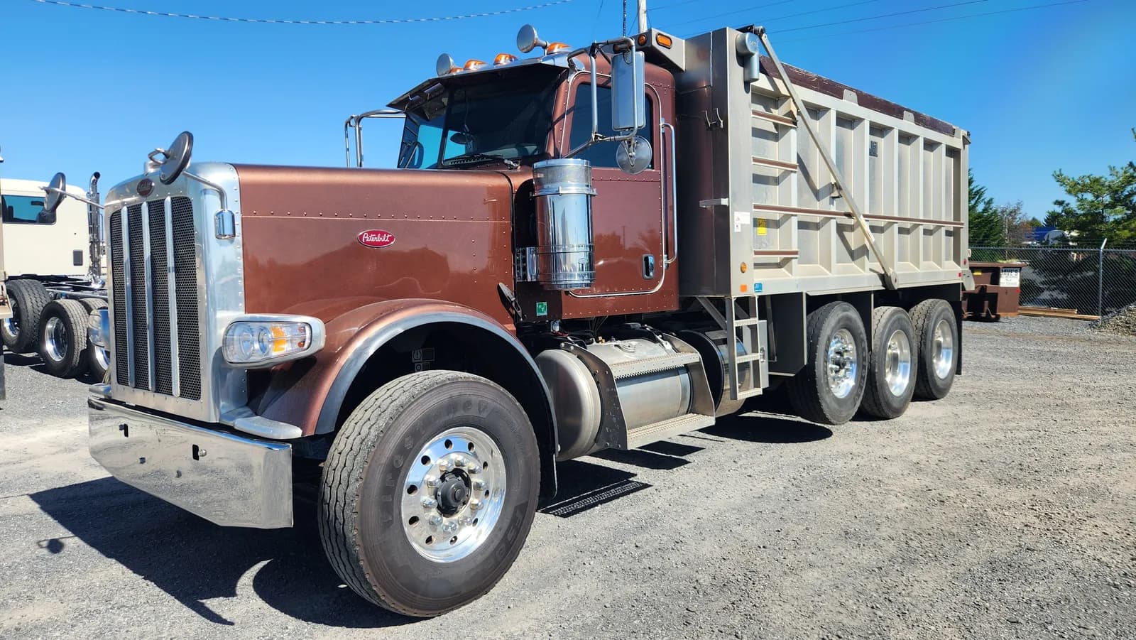 2023 PETERBILT 389