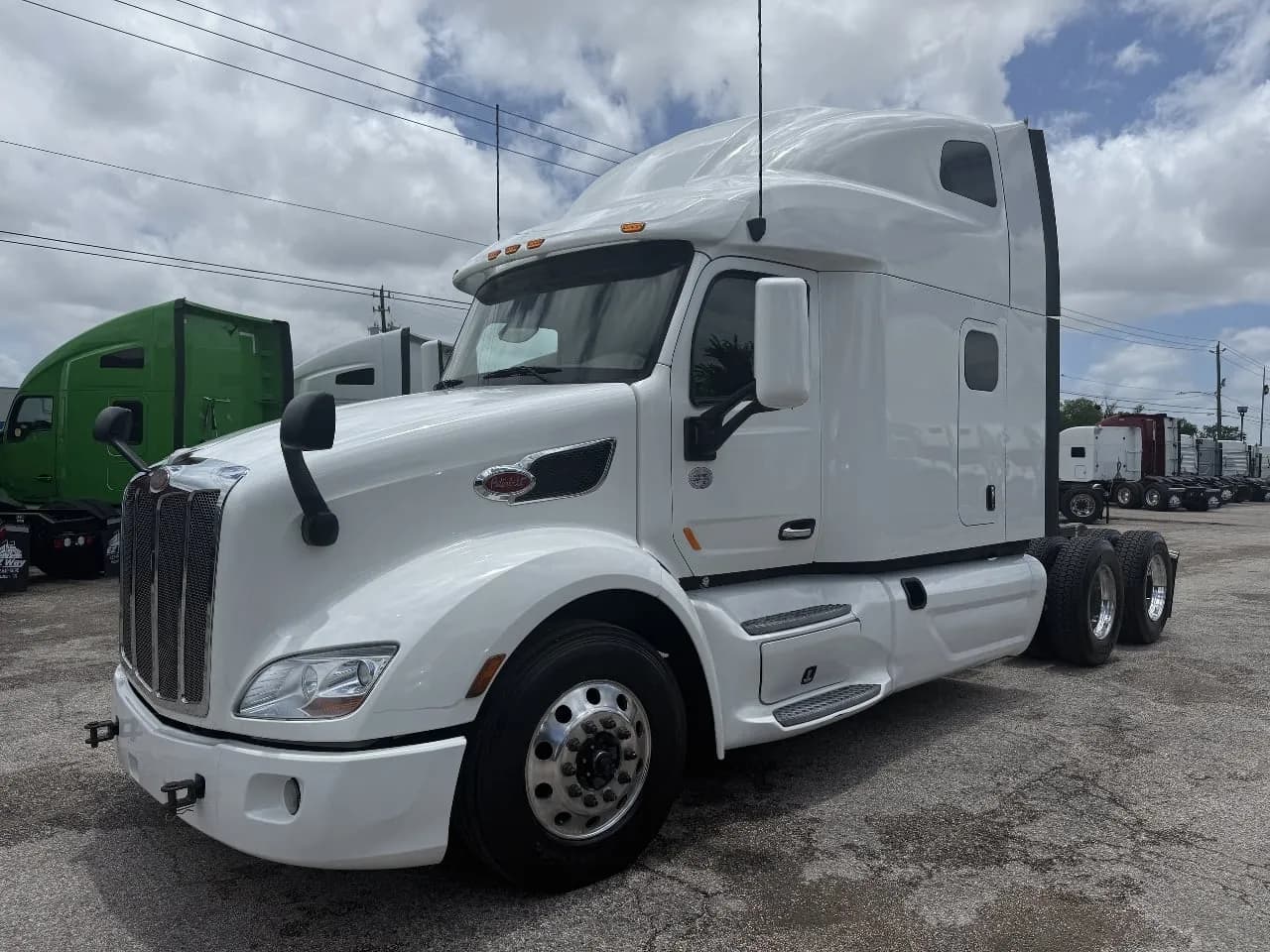 2022 Peterbilt 579 - Sleeper