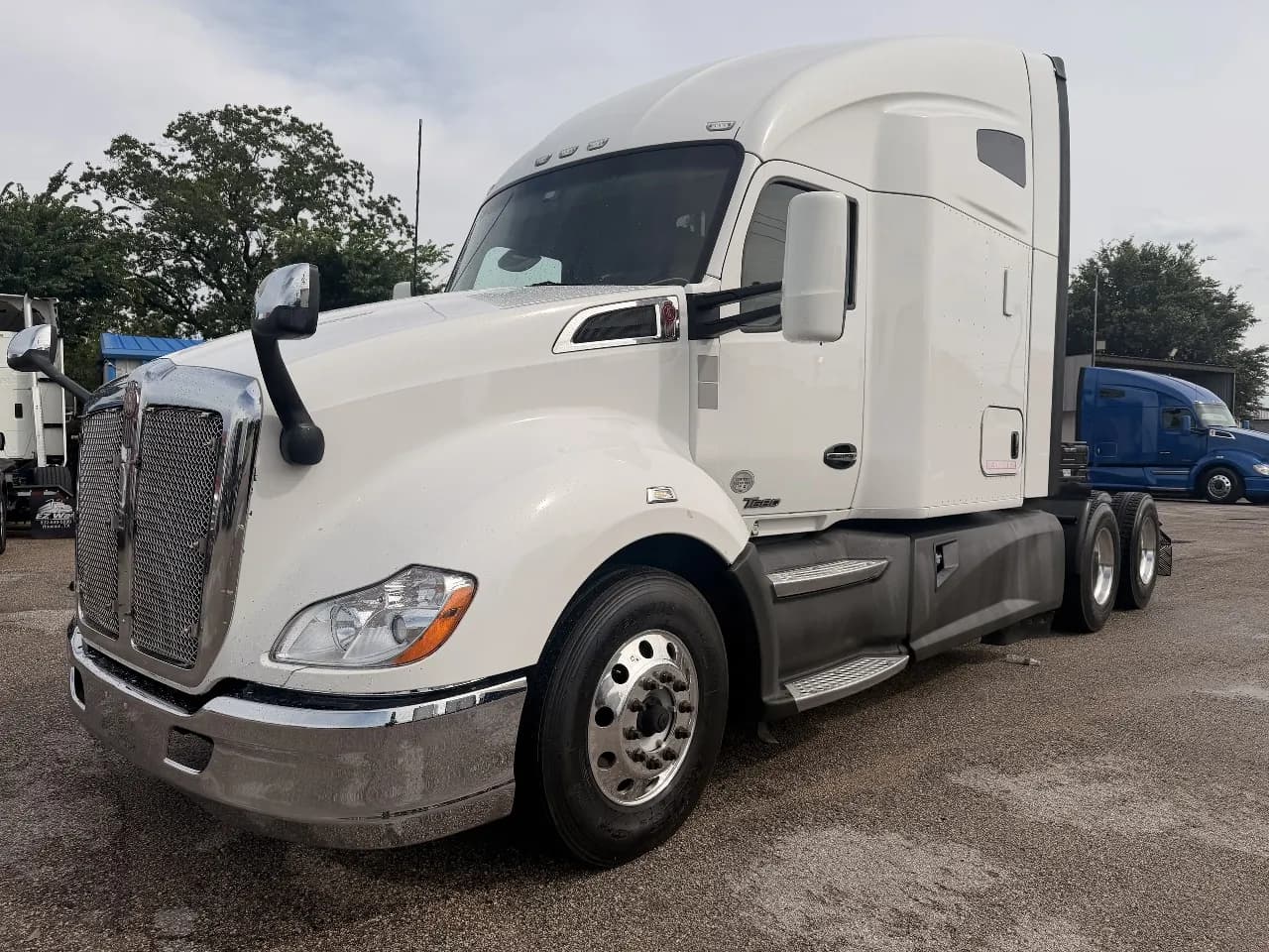 2020 Kenworth T680 - Sleeper