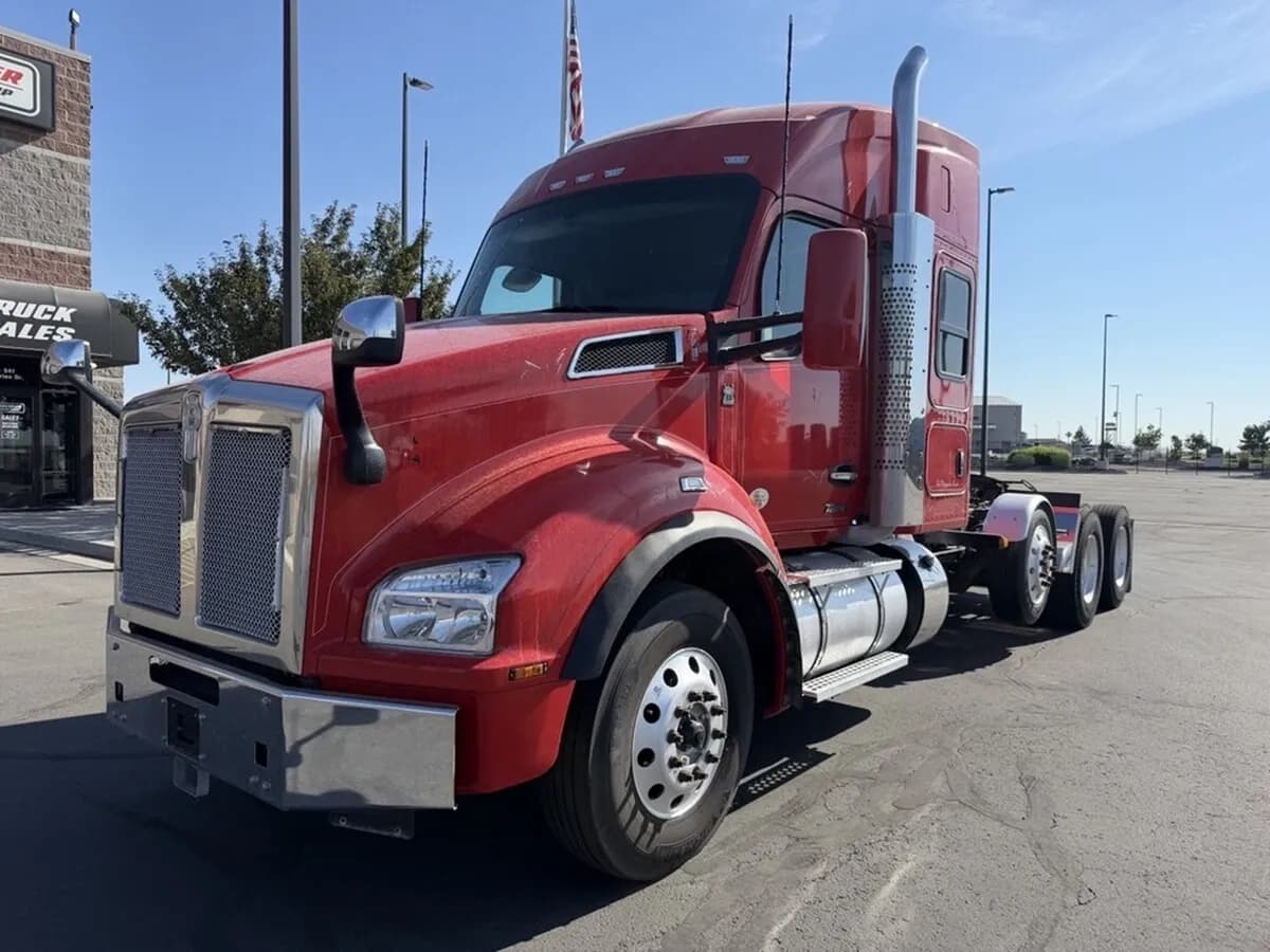 2023 Kenworth T880