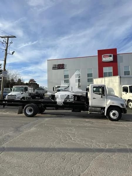 2017 Hino 338 - Chassis