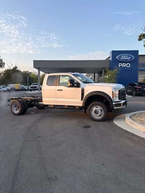 2027 Ford F-550 - Chassis