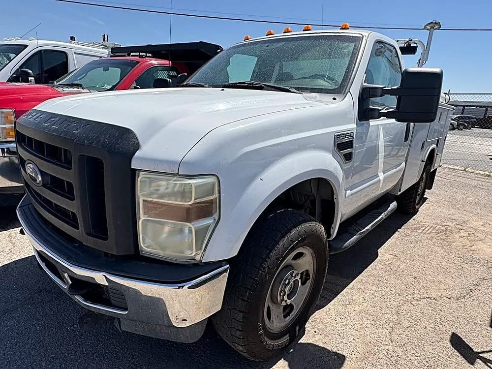 2008 Ford F-350 Chassis - Box