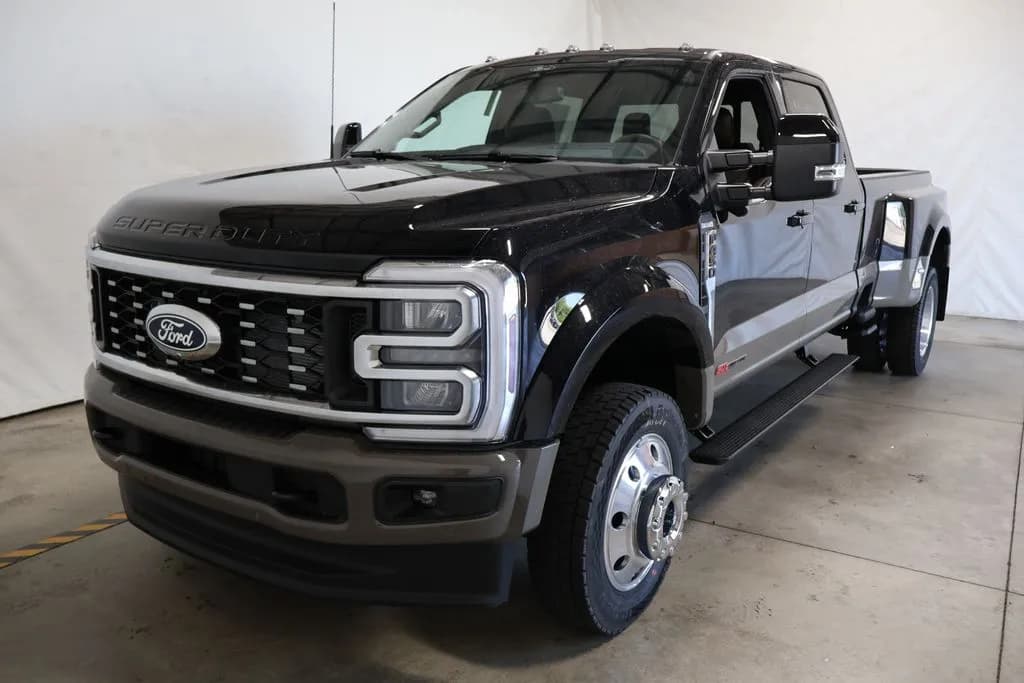 2027 Ford F-450 Crew Cab - Pickup