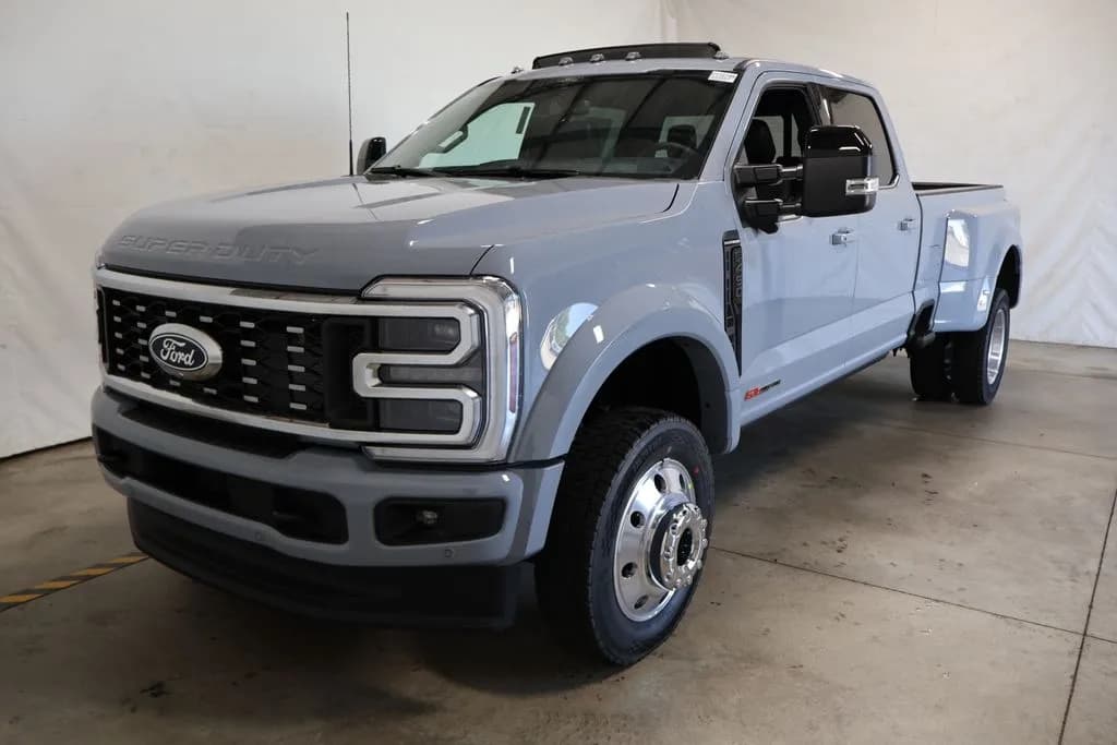 2027 Ford F-450 Crew Cab - Pickup
