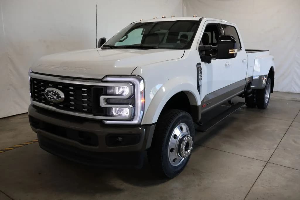 2027 Ford F-450 Crew Cab - Pickup